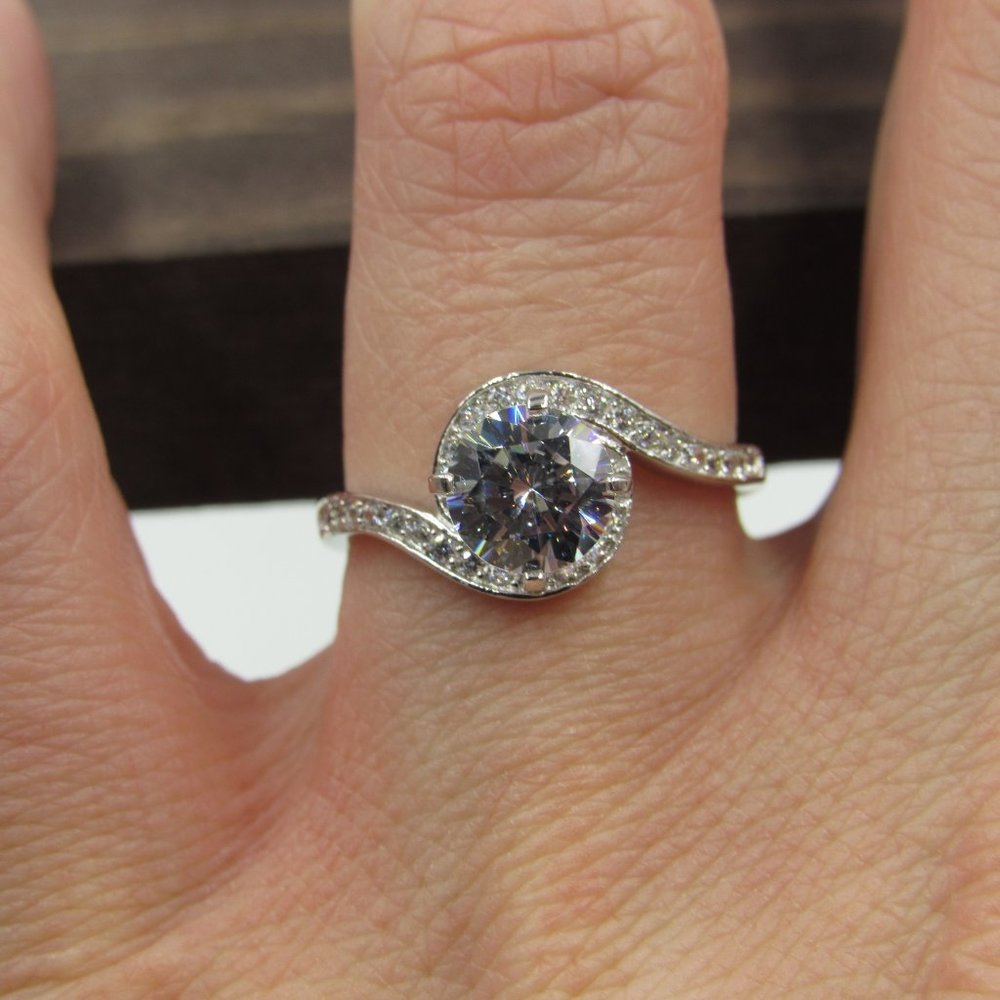 Size 7.75 Sterling Brilliant CZ Diamond Band Ring - Picture 4 of 8
